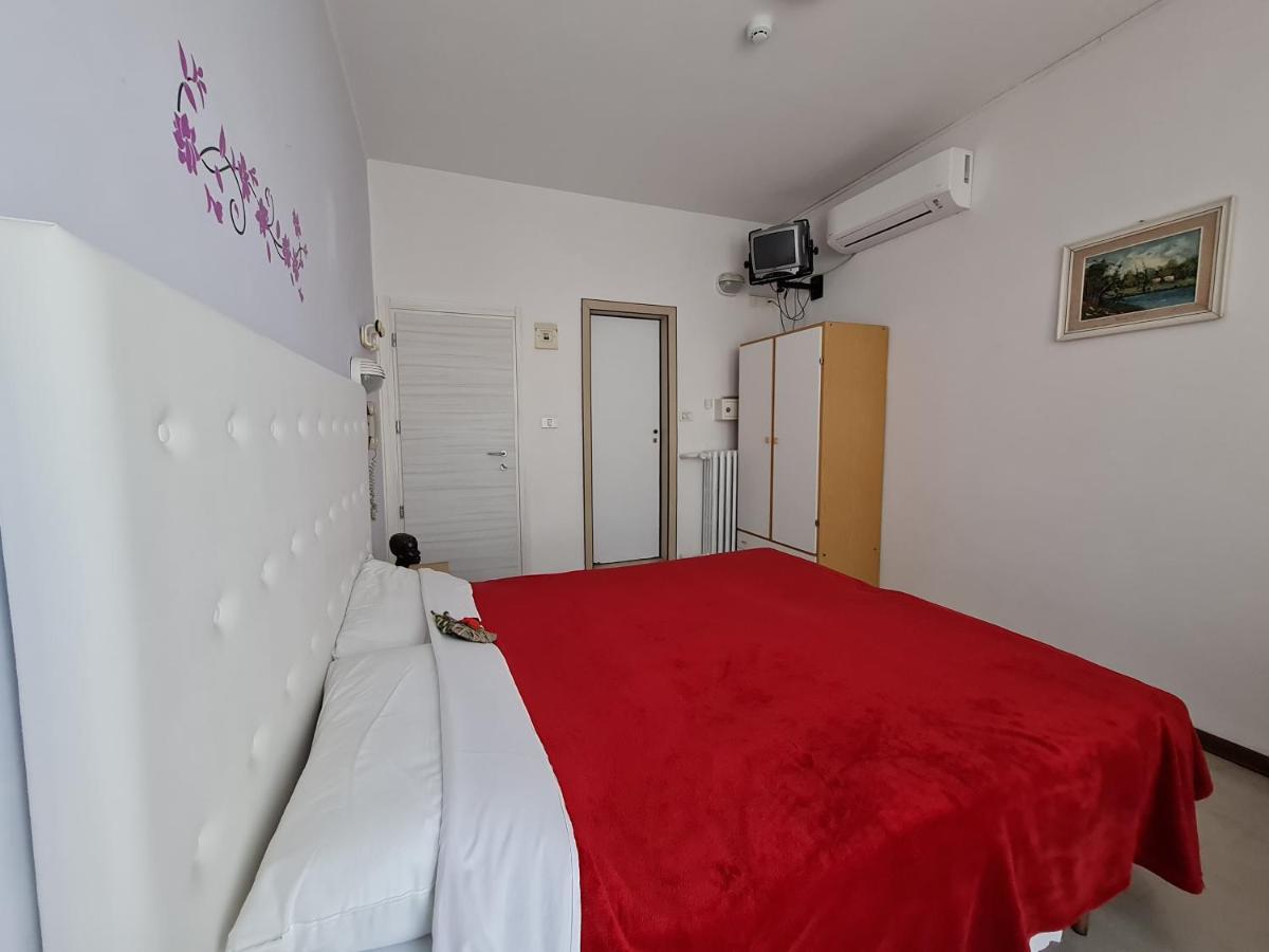 Hotel Marconi Miramare Rimini Exteriér fotografie